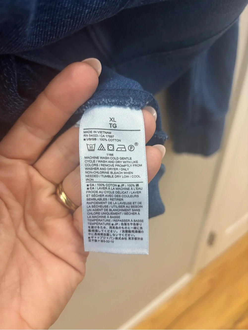Banana Republic Men's Blue Crewneck Sweatshirt
